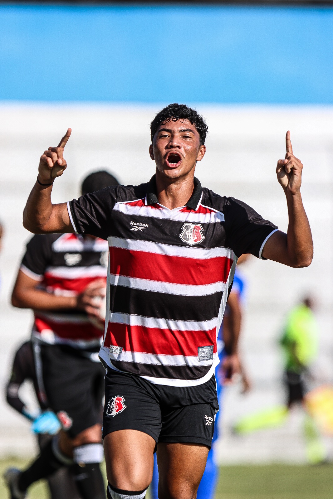 Isaías comemora gol marcado